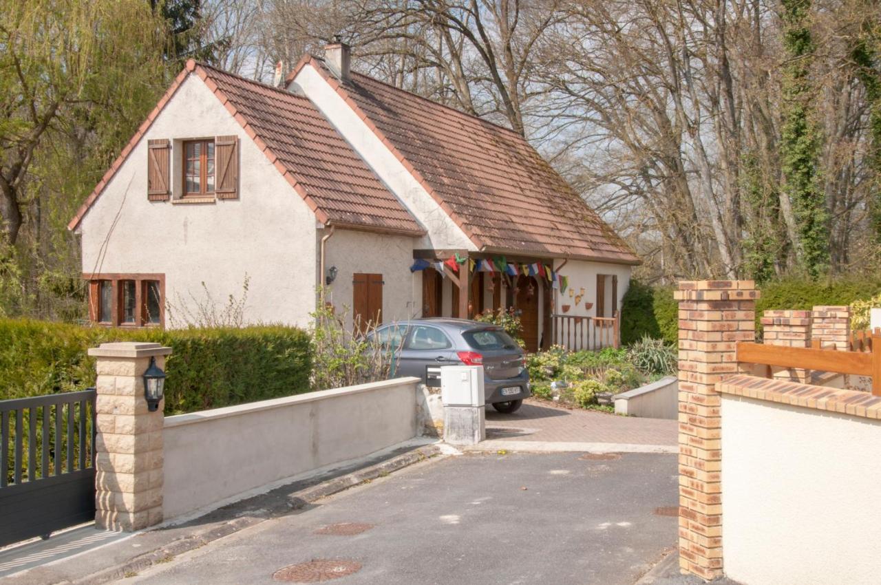 Un Coin De Foret Courmas Exterior photo